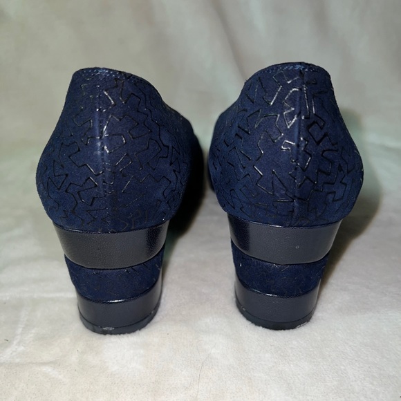 Salvatore Ferragamo Florence vintage blue suede Geometric Print Block Heel shoe - Picture 7 of 11